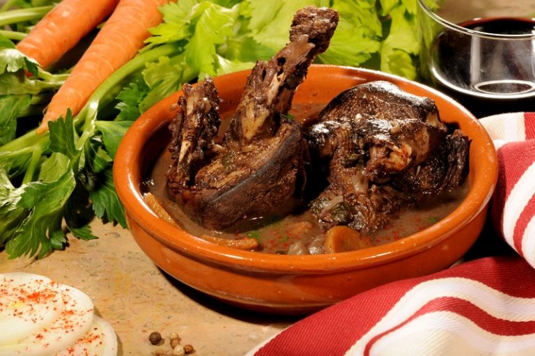 RECETTE RÉGIONALE : SALMIS DE PALOMBE – Magazine Thermal